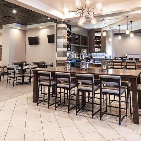 מלון Woodson Terrace Hilton St. Louis Airport מראה חיצוני תמונה