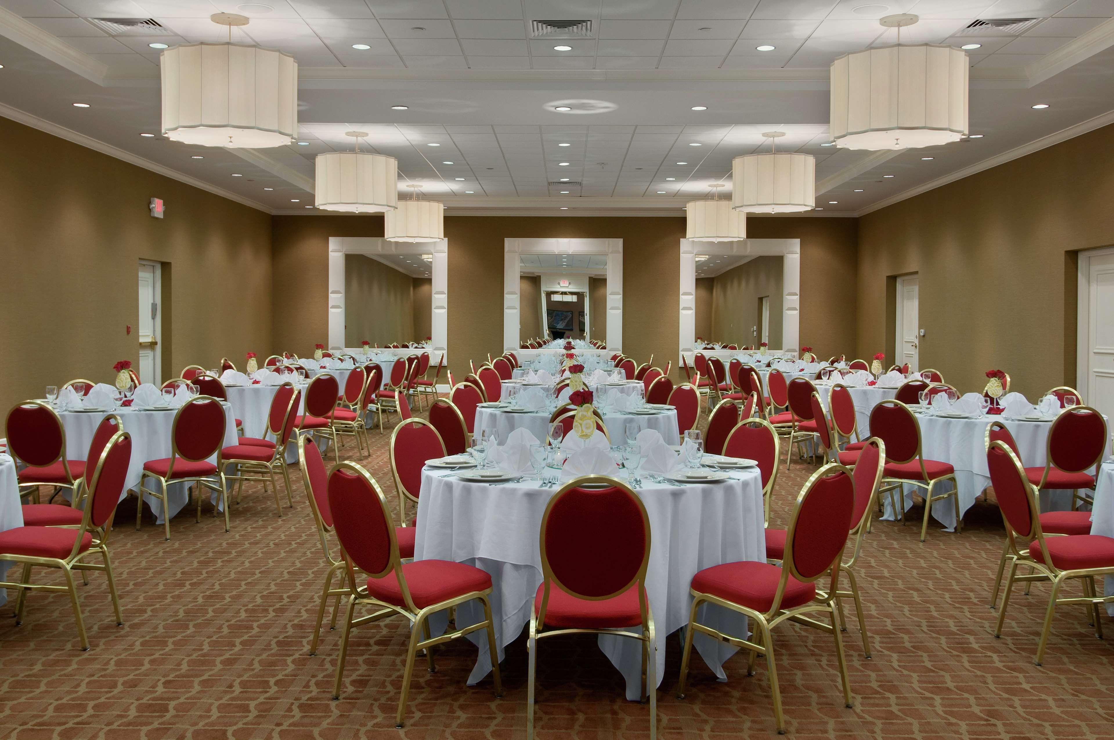 מלון Woodson Terrace Hilton St. Louis Airport מתקנים תמונה