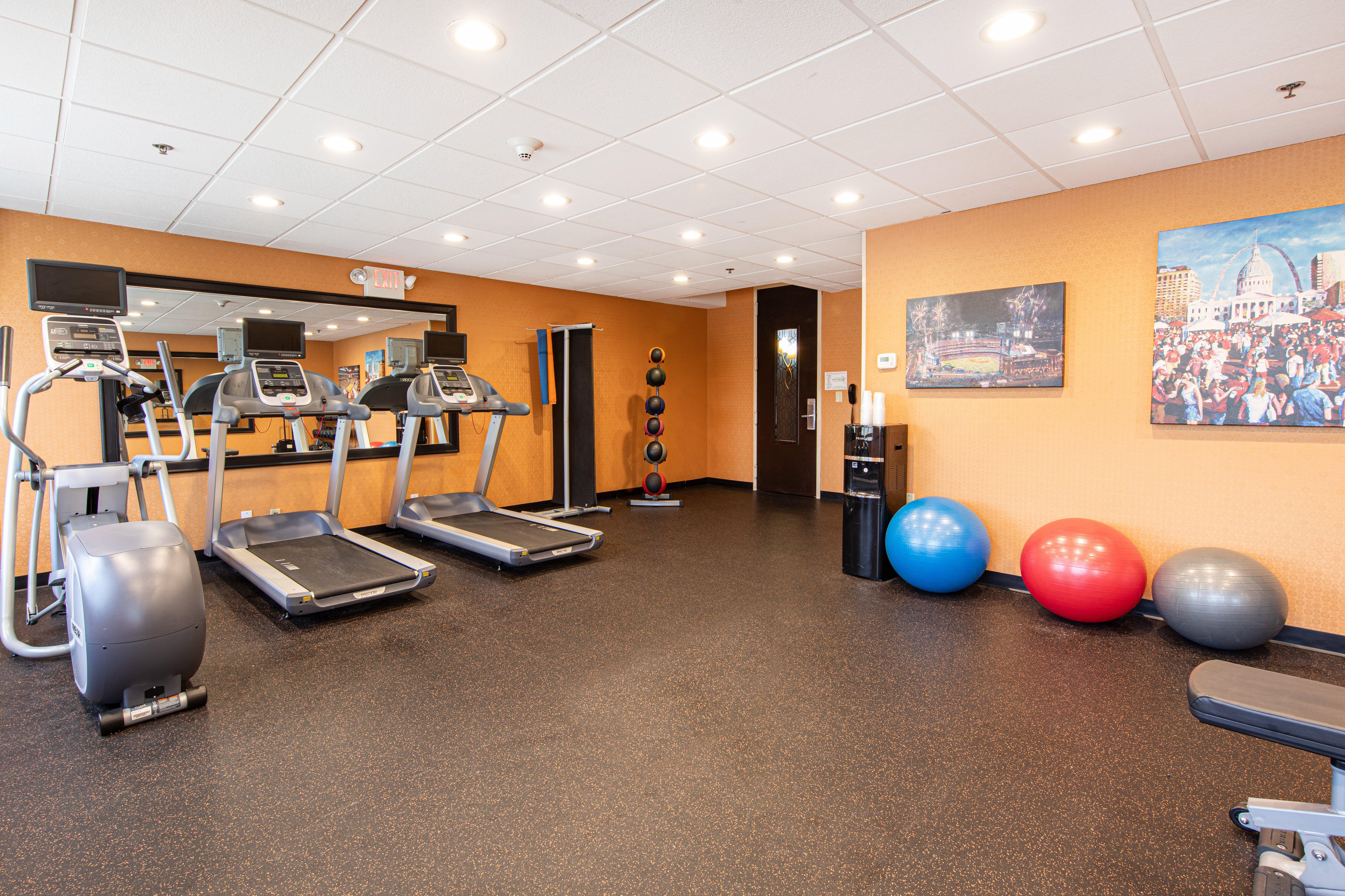 מלון Woodson Terrace Hilton St. Louis Airport מראה חיצוני תמונה