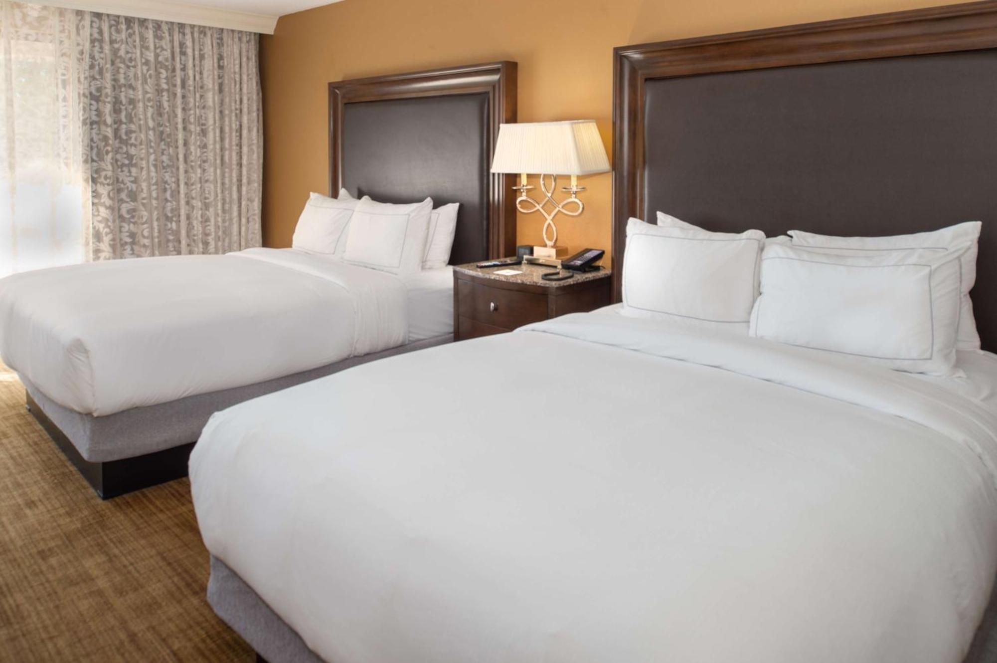 מלון Woodson Terrace Hilton St. Louis Airport מראה חיצוני תמונה