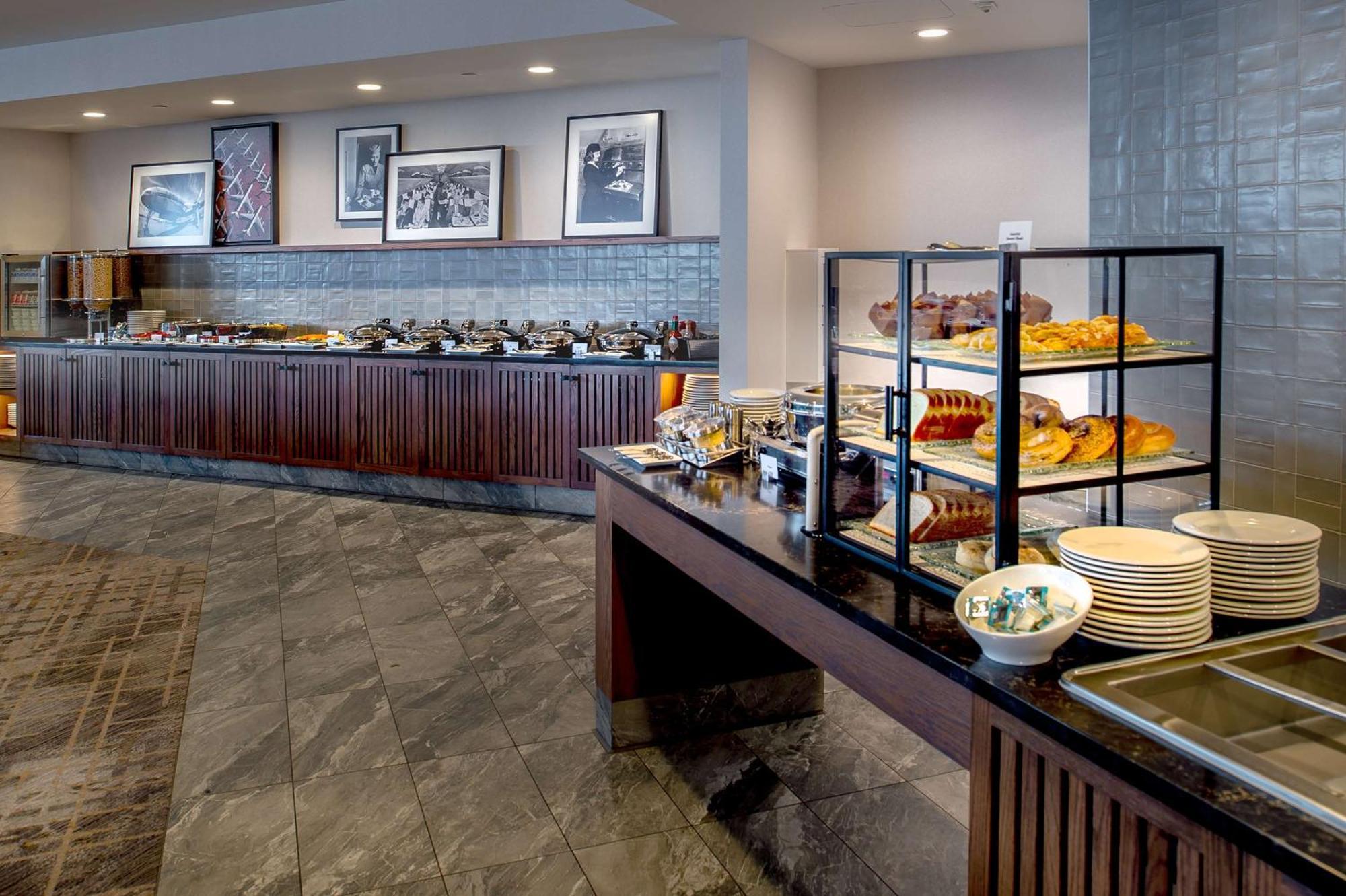 מלון Woodson Terrace Hilton St. Louis Airport מראה חיצוני תמונה